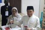 Nyoblos di Bogor, Suswono dan Istri Jalan Kaki 300 Meter ke TPS Kedung Waringin Nyoblos di Bogor, Suswono dan Istri Jalan Kaki 300 Meter ke TPS Kedung Waringin