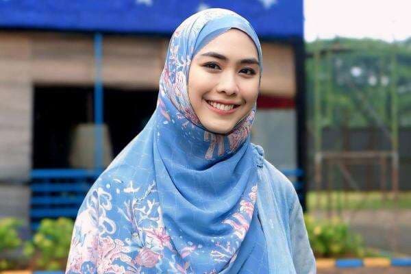 Oki Setiana Dewi Joget TikTok Bareng Adik, Tuai Dukungan Warganet Oki Setiana Dewi Joget TikTok Bareng Adik, Tuai Dukungan Warganet