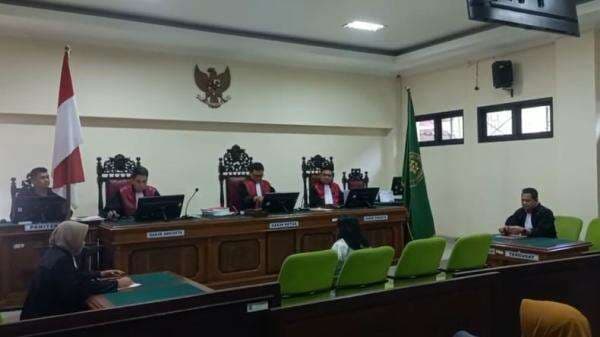 Oknum Persit di Purworejo Divonis 2,5 Tahun Penjara Kasus Penipuan Rp26,9 Miliar Oknum Persit di Purworejo Divonis 2,5 Tahun Penjara Kasus Penipuan Rp26,9 Miliar