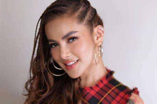 Olla Ramlan Tampil Menggoda dengan Mini Dress Hitam, Netizen: Dasar Emak-Emak Puber! Olla Ramlan Tampil Menggoda dengan Mini Dress Hitam, Netizen: Dasar Emak-Emak Puber!