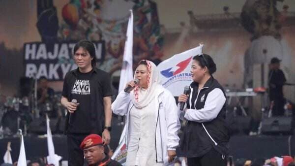 Once Mekel dan Yenny Wahid Duet Bawakan Lagu <i>Untuk Indonesia</i> di Hajatan Rakyat Sidoarjo