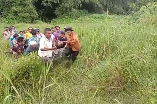 Operator Ekskavator Tewas Diterjang Air Bah di Kelok Hantu Operator Ekskavator Tewas Diterjang Air Bah di Kelok Hantu