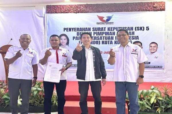 Otniel Benyamin Selan Pimpin Partai Perindo Kota Kupang, Siap Kerja Keras, Inovatif, dan Perjuangkan Aspirasi Rakyat Otniel Benyamin Selan Pimpin Partai Perindo Kota Kupang, Siap Kerja Keras, Inovatif, dan Perjuangkan Aspirasi Rakyat