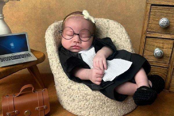 Otto Hasibuan Pamer Foto Putri Jessica Mila Pakai Toga Pengacara, Netizen Gemas Otto Hasibuan Pamer Foto Putri Jessica Mila Pakai Toga Pengacara, Netizen Gemas