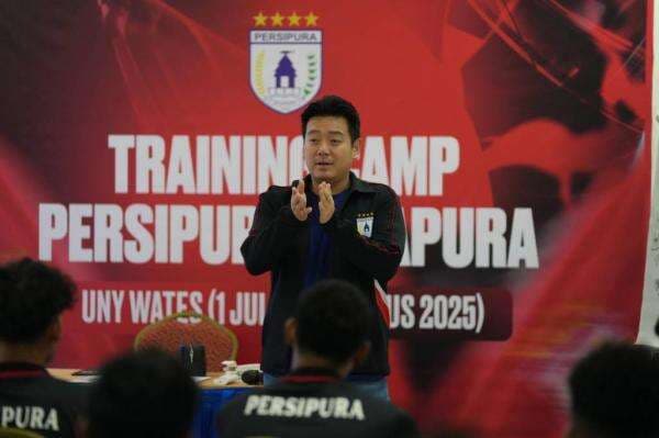 Misi Besar Owen Rahadiyan: Bangkitkan Persipura dan Sepak Bola Papua Lewat Cenderawasih Karsa Misi Besar Owen Rahadiyan: Bangkitkan Persipura dan Sepak Bola Papua Lewat Cenderawasih Karsa