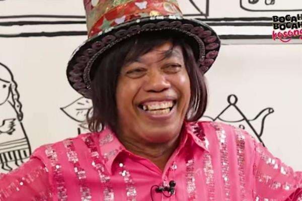 Pak Tarno Jelaskan Alasan Terima Uang dari Pengunjung di Kota Tua, Bukan Ngemis Pak Tarno Jelaskan Alasan Terima Uang dari Pengunjung di Kota Tua, Bukan Ngemis