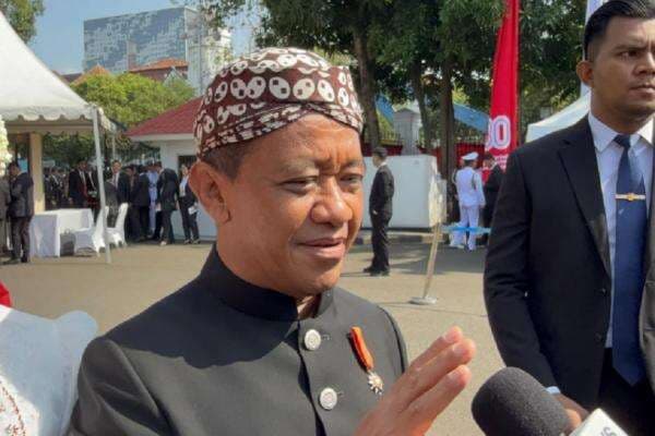 Pakai Baju Adat Solo di Upacara HUT Ke-80 RI, Bahlil Ngaku Tak Ada Hubungannya dengan Jokowi Pakai Baju Adat Solo di Upacara HUT Ke-80 RI, Bahlil Ngaku Tak Ada Hubungannya dengan Jokowi