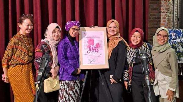 Sambut Hari Ibu 2024, Pelukis Perempuan Pamerkan Lukisan Menyentuh Hati Sambut Hari Ibu 2024, Pelukis Perempuan Pamerkan Lukisan Menyentuh Hati