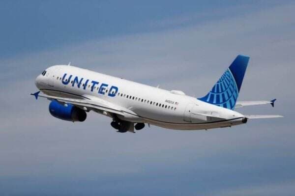 Panel Luar Pesawat Boeing 737-800 Milik United Airlines Terdeteksi Robek