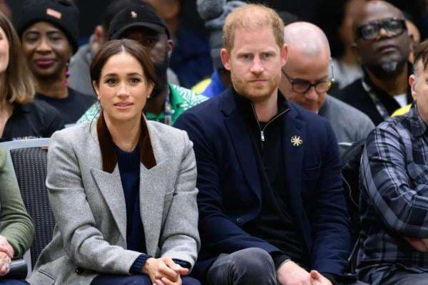 Pangeran Harry dan Meghan Markle PHK Karyawan demi Hemat Uang Pangeran Harry dan Meghan Markle PHK Karyawan demi Hemat Uang