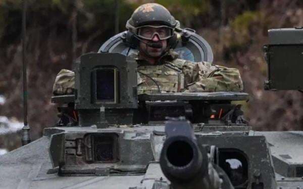 Pangeran William Naik Tank ke Perbatasan Rusia, Pesan Tegas untuk Putin Pangeran William Naik Tank ke Perbatasan Rusia, Pesan Tegas untuk Putin