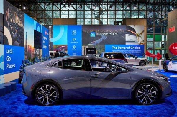 Panggung Otomotif Februari 2025: Toyota Kuasai 35 Persen Pasar, Persaingan 3 Besar Memanas! Panggung Otomotif Februari 2025: Toyota Kuasai 35 Persen Pasar, Persaingan 3 Besar Memanas!