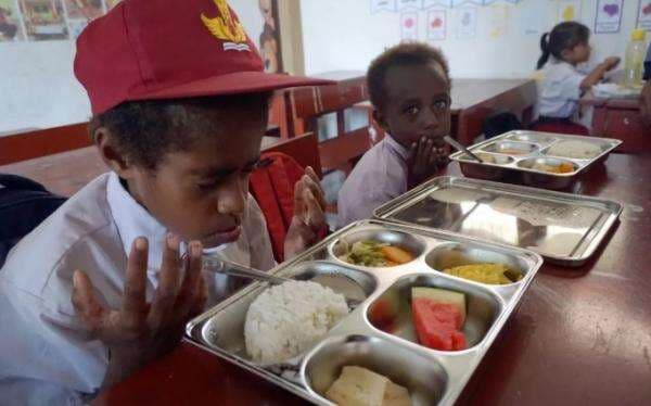 Catat! Tak Ada Penolakan MBG di Papua, Prabowo Komitmen Ciptakan Generasi Unggul di Bumi Cendrawasih Catat! Tak Ada Penolakan MBG di Papua, Prabowo Komitmen Ciptakan Generasi Unggul di Bumi Cendrawasih