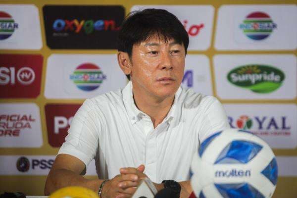 Patrick Kluivert Contek Formasi Shin Tae-yong Andalkan 3-4-1-2 saat Timnas Indonesia Tandang ke Markas Australia? Patrick Kluivert Contek Formasi Shin Tae-yong Andalkan 3-4-1-2 saat Timnas Indonesia Tandang ke Markas Australia?