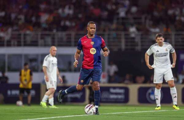 Timnas Indonesia Libur, Patrick Kluivert Gagal Cetak Gol di Laga Barcelona Legend vs Real Madrid Leyendas di India Timnas Indonesia Libur, Patrick Kluivert Gagal Cetak Gol di Laga Barcelona Legend vs Real Madrid Leyendas di India