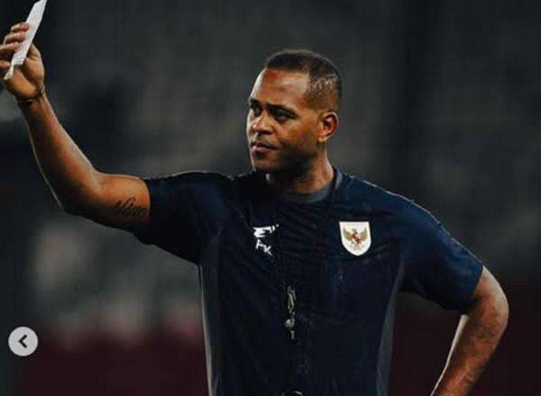 Patrick Kluivert Pusing, Satu-satunya Pemain Timnas Indonesia yang Cetak Gol di Eranya Cedera Parah Patrick Kluivert Pusing, Satu-satunya Pemain Timnas Indonesia yang Cetak Gol di Eranya Cedera Parah