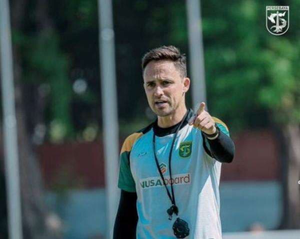 Persebaya Surabaya vs Persib Bandung: Terancam Dipecat, Ini Respons Paul Munster Persebaya Surabaya vs Persib Bandung: Terancam Dipecat, Ini Respons Paul Munster