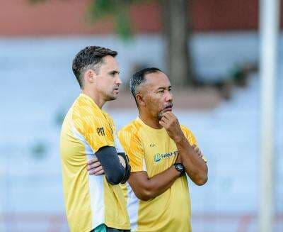 Laga Persebaya Surabaya vs Persib Bandung Jadi Penentu Nasib Paul Munster di Kursi Pelatih Laga Persebaya Surabaya vs Persib Bandung Jadi Penentu Nasib Paul Munster di Kursi Pelatih