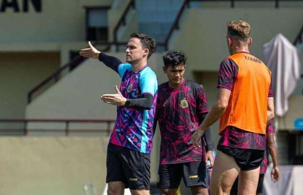 Bhayangkara FC Didukung Ribuan Masyarakat Lampung, Paul Munster Merasa Seperti di Rumah Bhayangkara FC Didukung Ribuan Masyarakat Lampung, Paul Munster Merasa Seperti di Rumah