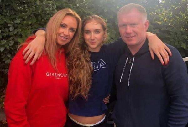 Respons Kocak Legenda Manchester United Paul Scholes Lihat sang Putri Pakai Jersey Arsenal Respons Kocak Legenda Manchester United Paul Scholes Lihat sang Putri Pakai Jersey Arsenal