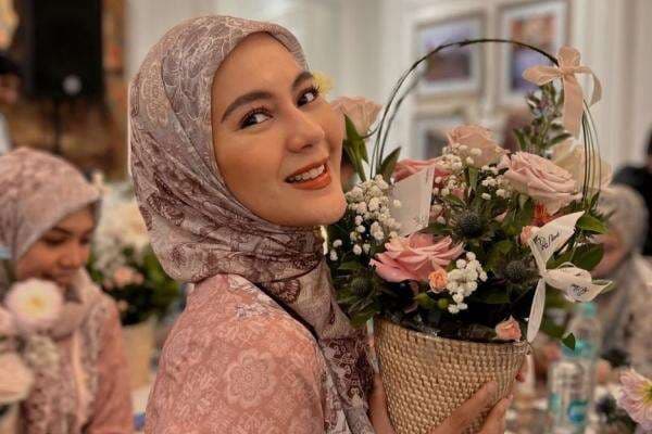 Paula Verhoeven Klarifikasi Hubungan dengan Pria yang Diduga Selingkuhannya, Bukan Orang Ketiga Paula Verhoeven Klarifikasi Hubungan dengan Pria yang Diduga Selingkuhannya, Bukan Orang Ketiga