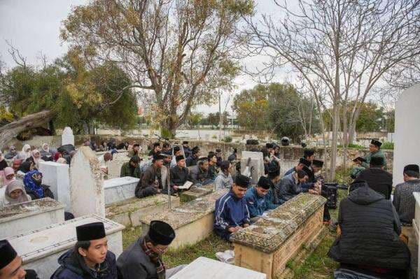 Harlah Ke-102 NU, PCINU Tunisia Ziarah ke Makam Syeikh Muhammad Thahir bin Asyur Harlah Ke-102 NU, PCINU Tunisia Ziarah ke Makam Syeikh Muhammad Thahir bin Asyur