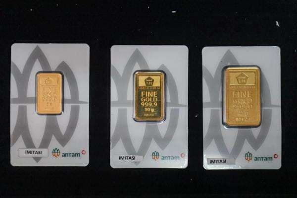 Pecah Rekor Lagi, Harga Emas Antam Menjulang Nyaris Rp2 Juta per Gram Pecah Rekor Lagi, Harga Emas Antam Menjulang Nyaris Rp2 Juta per Gram