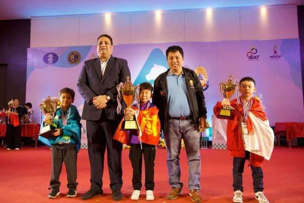 Kisah Zach Alexander Tjong, Pecatur Muda Indonesia yang Sukses di Asia pada Usia 7 Tahun Kisah Zach Alexander Tjong, Pecatur Muda Indonesia yang Sukses di Asia pada Usia 7 Tahun