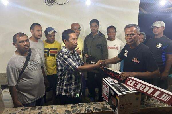 Peduli Kebutuhan Warga Ambon, Legislator Partai Perindo Hamsudin Serahkan Alat Potong Rumput untuk Pemakaman Peduli Kebutuhan Warga Ambon, Legislator Partai Perindo Hamsudin Serahkan Alat Potong Rumput untuk Pemakaman