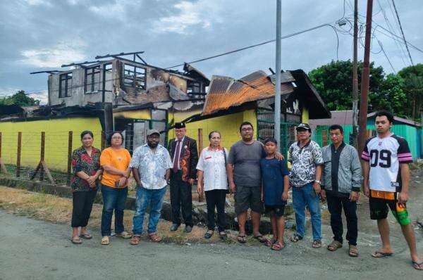 Peduli Konstituen, Anggota DPRK Nabire dari Partai Perindo Beri Dukungan Moril dan Bantuan ke Warga Korban Kebakaran Peduli Konstituen, Anggota DPRK Nabire dari Partai Perindo Beri Dukungan Moril dan Bantuan ke Warga Korban Kebakaran