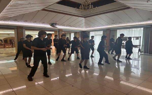 Pelajar Australia Belajar Tari Pang Pung di KBRI Canberra Pelajar Australia Belajar Tari Pang Pung di KBRI Canberra