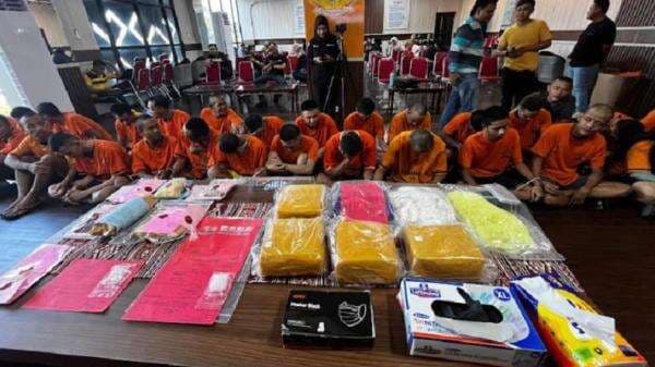 38 Orang Ditangkap terkait Narkoba di Lampung, Barang Bukti Senilai Rp6,8 Miliar Disita 38 Orang Ditangkap terkait Narkoba di Lampung, Barang Bukti Senilai Rp6,8 Miliar Disita