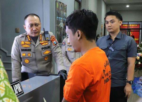 Konvoi Ratusan Pendekar PSHT Diwarnai Bentrok, 1 Orang Tewas dan 2 Luka Sabetan Sajam Konvoi Ratusan Pendekar PSHT Diwarnai Bentrok, 1 Orang Tewas dan 2 Luka Sabetan Sajam