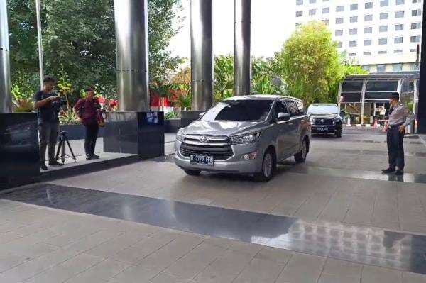 OTT di Ogan Komering Ulu, KPK Bawa Para Pelaku ke Gedung Merah Putih OTT di Ogan Komering Ulu, KPK Bawa Para Pelaku ke Gedung Merah Putih