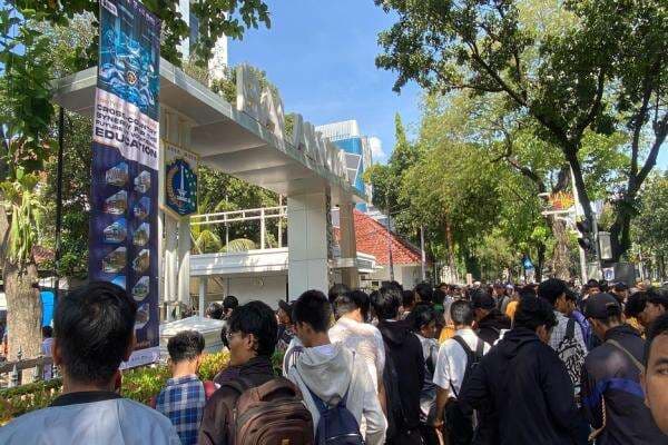 Pelamar PPSU dan PJLP di Balai Kota Membeludak, Pramono: Pendaftaran di Kelurahan Pelamar PPSU dan PJLP di Balai Kota Membeludak, Pramono: Pendaftaran di Kelurahan