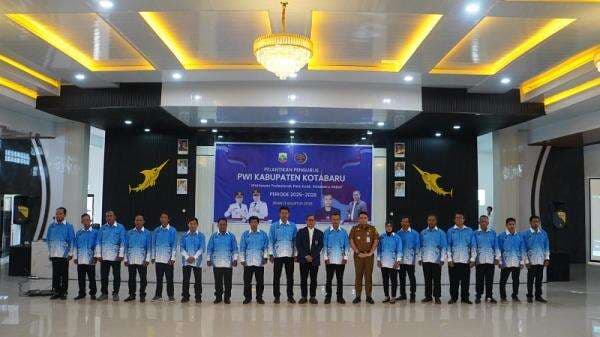 Pengurus PWI Kotabaru Periode 2025–2028 Resmi Dilantik, Ini Susunannya Pengurus PWI Kotabaru Periode 2025–2028 Resmi Dilantik, Ini Susunannya