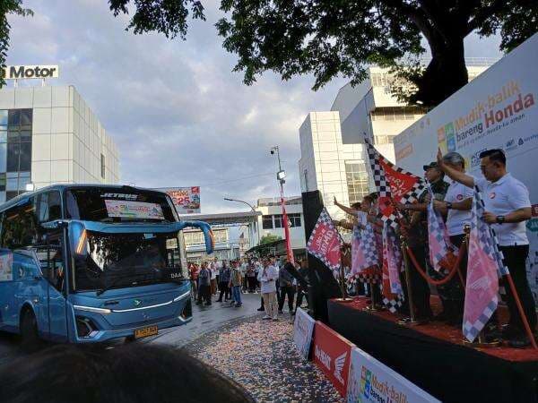 Honda Berangkatkan 59 Bus Mudik Bareng, Angkut 2.572 Pemudik ke Yogyakarta dan Semarang Honda Berangkatkan 59 Bus Mudik Bareng, Angkut 2.572 Pemudik ke Yogyakarta dan Semarang
