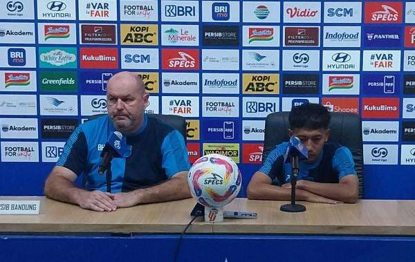 Pelatih Persib Bandung Bojan Hodak Jawab Rumor Hengkang ke Selangor FC Pelatih Persib Bandung Bojan Hodak Jawab Rumor Hengkang ke Selangor FC