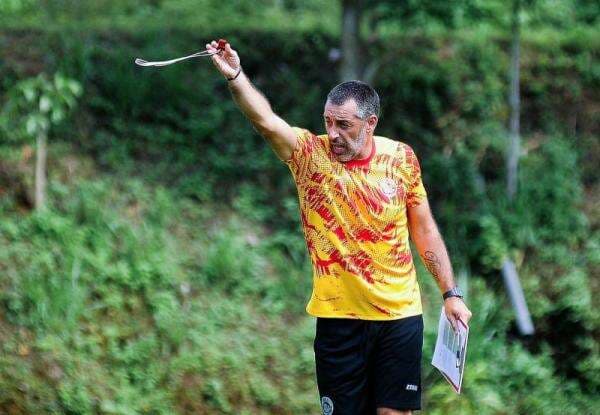 Diimbangi PSIS, Pelatih Arema FC Salahkan Lapangan Diimbangi PSIS, Pelatih Arema FC Salahkan Lapangan