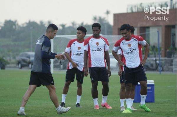 Asisten Shin Tae-yong Blak-blakan Sebut Masalah Terbesar Pemain Timnas Indonesia Asisten Shin Tae-yong Blak-blakan Sebut Masalah Terbesar Pemain Timnas Indonesia