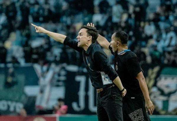 Kritik Kualitas Wasit Liga 1, Pelatih Persebaya Ngamuk Minta Bertemu Erick Thohir Kritik Kualitas Wasit Liga 1, Pelatih Persebaya Ngamuk Minta Bertemu Erick Thohir