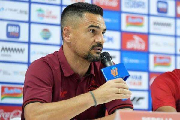 Komentar Mengejutkan Carlos Pena soal Rumor Pemecatan Dirinya sebagai Pelatih Persija Komentar Mengejutkan Carlos Pena soal Rumor Pemecatan Dirinya sebagai Pelatih Persija