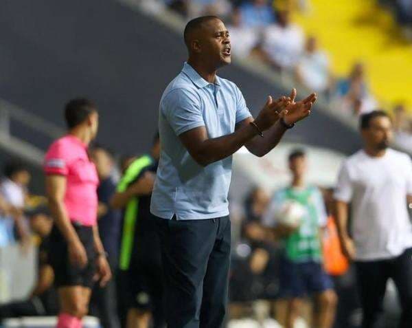 3 Striker Bintang Eropa yang Ternyata Pernah Dilatih Patrick Kluivert, Nomor 1 Legenda Arsenal 3 Striker Bintang Eropa yang Ternyata Pernah Dilatih Patrick Kluivert, Nomor 1 Legenda Arsenal