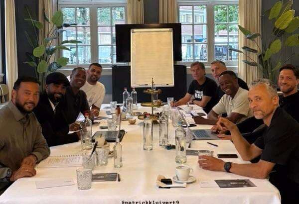 Kluivert Kumpulkan Tim Pelatih di Belanda, Timnas Indonesia Mulai Fokus Round 4 Kualifikasi Piala Dunia 2026 Kluivert Kumpulkan Tim Pelatih di Belanda, Timnas Indonesia Mulai Fokus Round 4 Kualifikasi Piala Dunia 2026