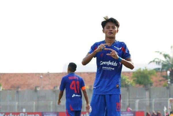Dua Pemain Timnas Indonesia Resmi Bertahan di Arema FC, Tolak Tawaran Klub Besar! Dua Pemain Timnas Indonesia Resmi Bertahan di Arema FC, Tolak Tawaran Klub Besar!
