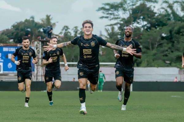 Semen Padang Vs PSIS, Saling Sikut Demi Keluar Zona Merah Semen Padang Vs PSIS, Saling Sikut Demi Keluar Zona Merah