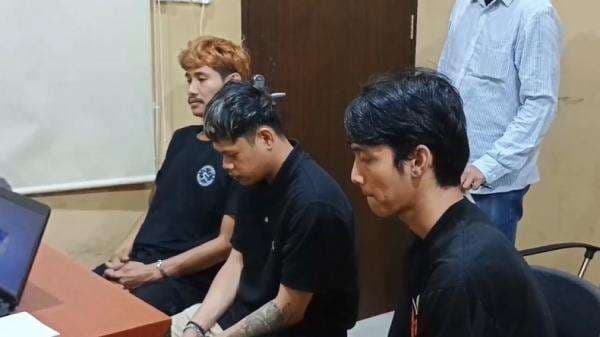 3 Pemuda Pembakar Pos Keamanan Ponpes Darul Istiqomah Maros Ditangkap 3 Pemuda Pembakar Pos Keamanan Ponpes Darul Istiqomah Maros Ditangkap