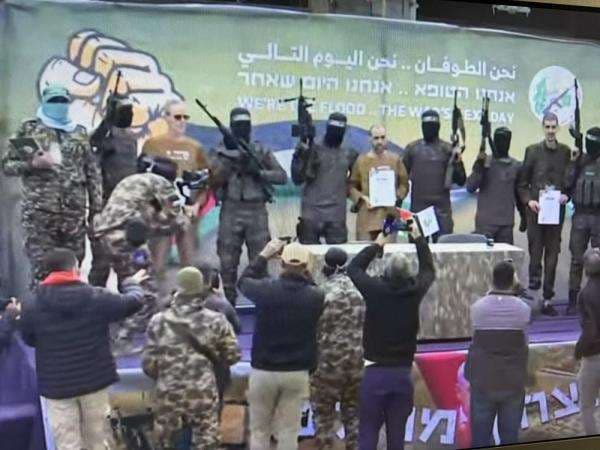 Hamas dan Israel Gelar Pertukaran Sandera Kelima, Tahap Kedua Gencatan Senjata Belum Jelas Hamas dan Israel Gelar Pertukaran Sandera Kelima, Tahap Kedua Gencatan Senjata Belum Jelas