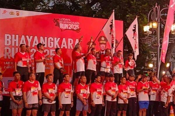 Lodaya Bhayangkara Run, 5.000 Lebih Pelari Tumpah Ruah di Jalanan Bandung Lodaya Bhayangkara Run, 5.000 Lebih Pelari Tumpah Ruah di Jalanan Bandung