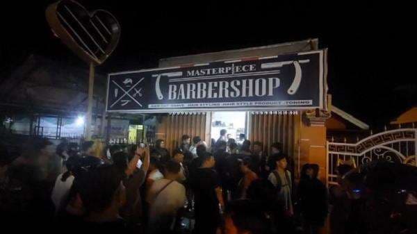 Jombang Gempar, Tukang Potong Rambut Bunuh Pegawai Minimarket gegara Janda Jombang Gempar, Tukang Potong Rambut Bunuh Pegawai Minimarket gegara Janda